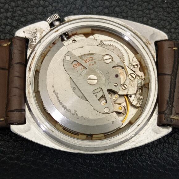 Vintage 1974 Square Seiko Automatic Mens Silver Watch W/daydate & Brown accents - Picture 9 of 10